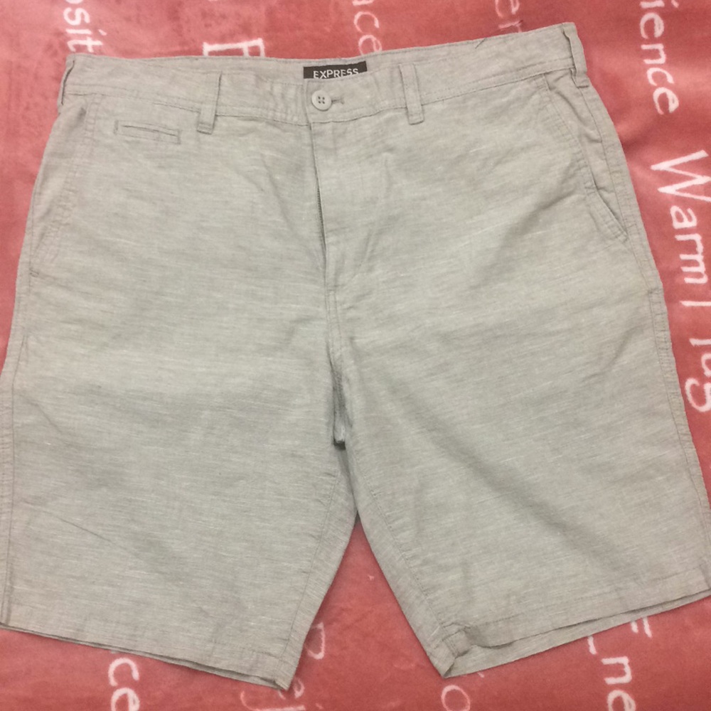EXPRESS SHORTS SIZE 34